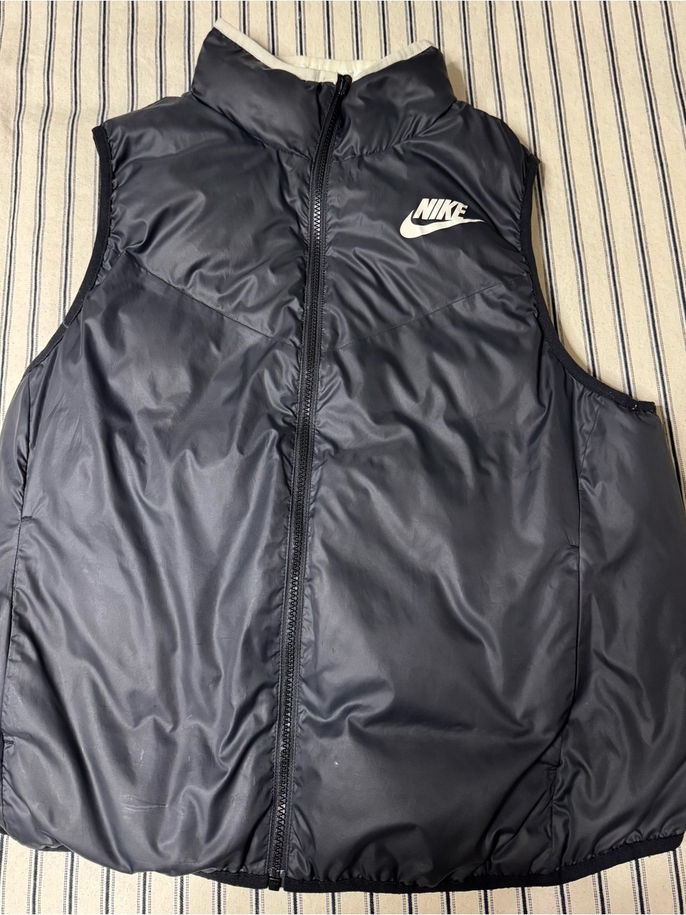 Nike Windrunner Reversible Down Puffer Vest Women’s L White Black 939442-100 - Picture 4 of 5